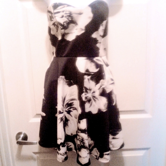 Trac Strapless Skater Dress Light padding White Flowers on Black  Size M… - Picture 1 of 6
